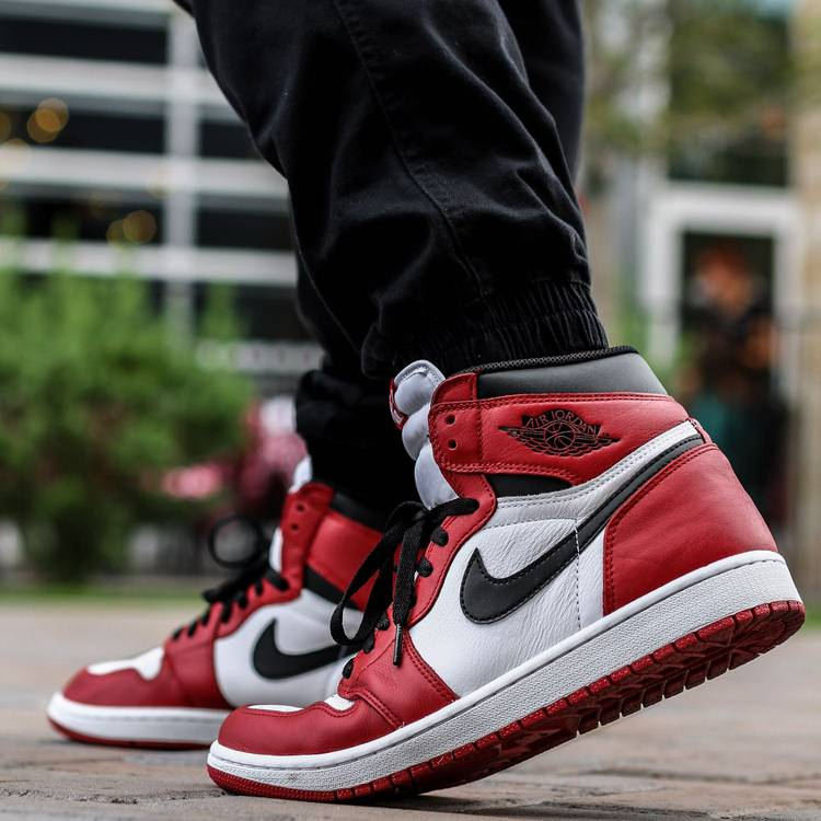 Air Jordan 1 Retro High OG 'Chicago' 2015 555088-101